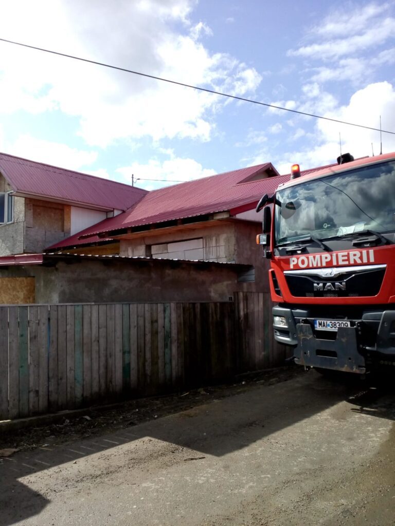 Incendiu la Tanacu! Pericol de explozie, erau mai multe butelii în zona!