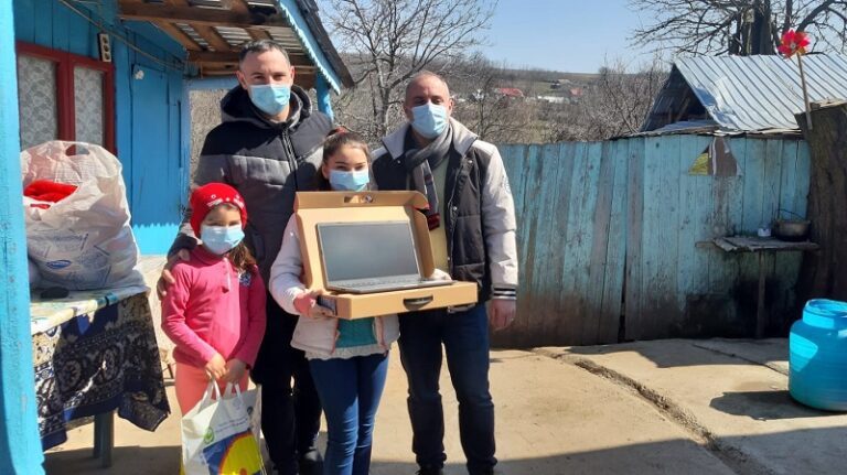 Gest special al polițiștilor rutieri din IPJ Vaslui! Au ajutat o familie din Oșești!