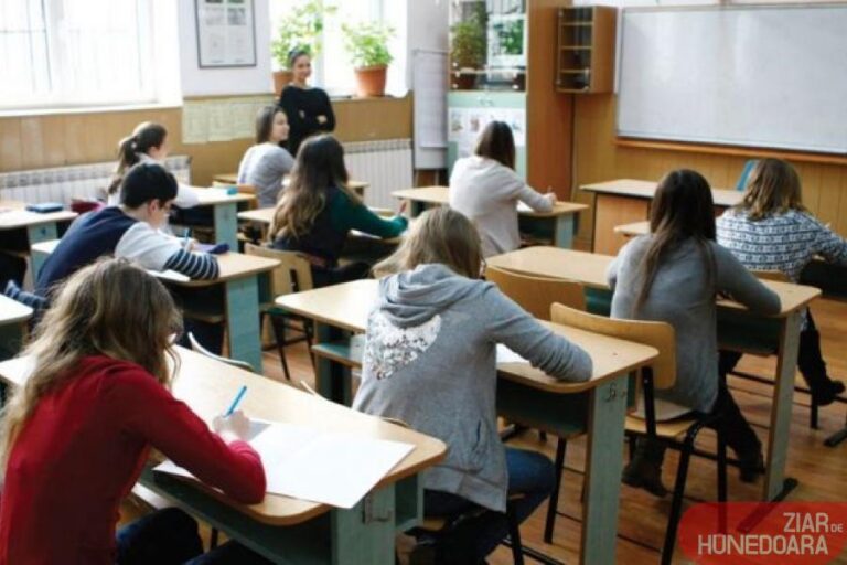 A început prima simulare a examenelor de bacalaureat