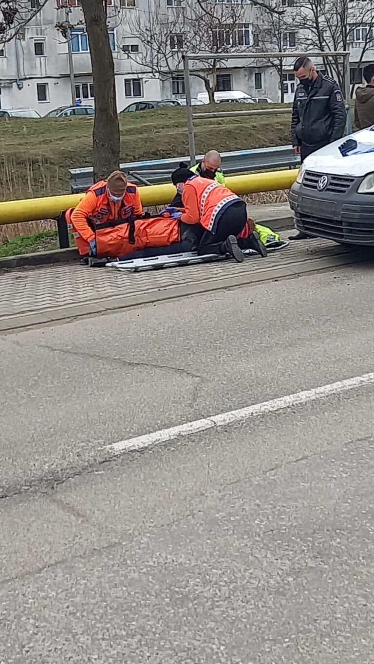Femeie accidentată pe strada Libertății. A fost preluată de o ambulanță