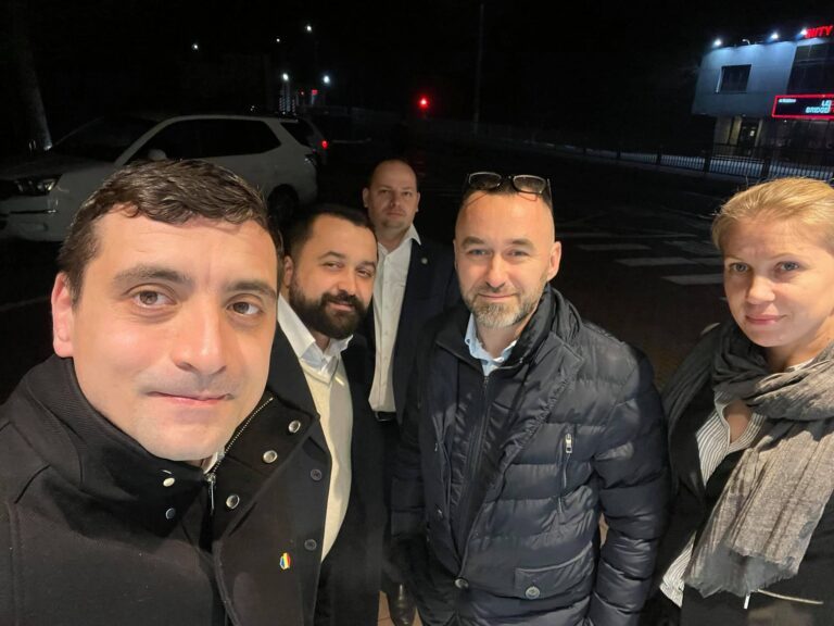 Patru parlamentari basarabeni, printre care și cei doi parlamentari AUR de Vaslui, sunt alături de Simon, la Leușeni!