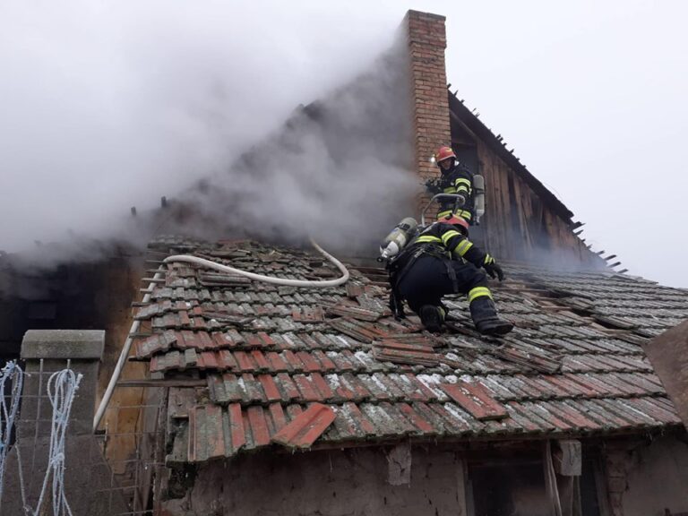 Incendiu acum în satul Babusa, Băcești! Nu sunt victime!
