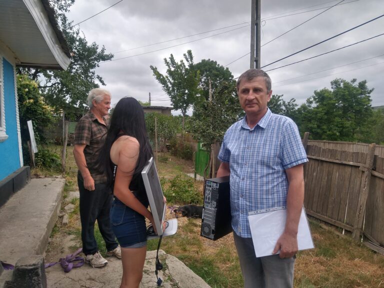 Săracu’ prefect virtual Lăudatu! A ajuns ca în bancul cu „Joi, țapule, joi”…