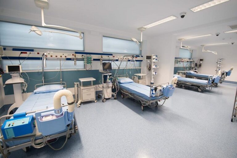 Medicii și asistentele din secțiile ATI, pe un butoi de pulbere! „Demisionăm, dacă se ajunge la această situație”!