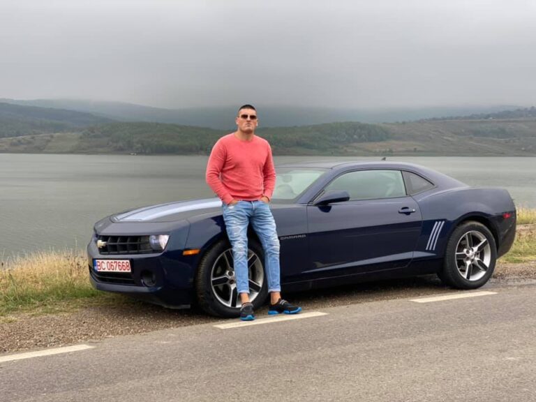 Cum l-a umilit un interlop din Vaslui pe un tânăr polițist! „Nu puteai să dai o amendă mai mare? Numai motorina mă costă 2 milioane, de când aștept în mașină” (VIDEO)