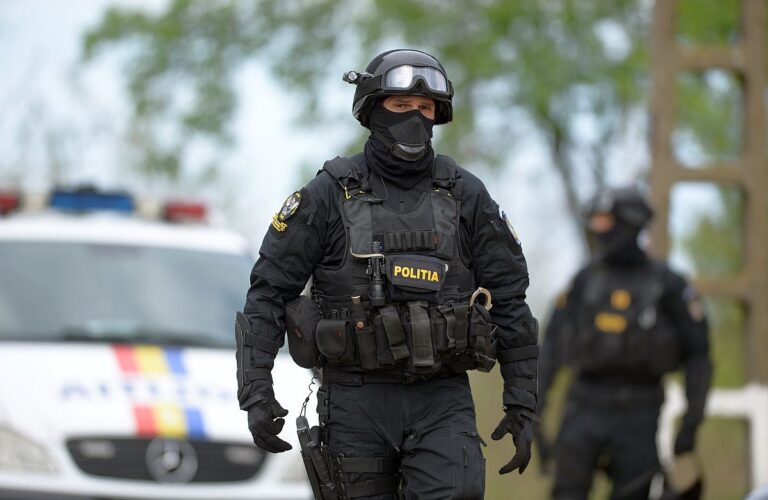 Dosar bombă al Poliției Române! Descinderi cu mascați, la evazioniști din Vaslui!