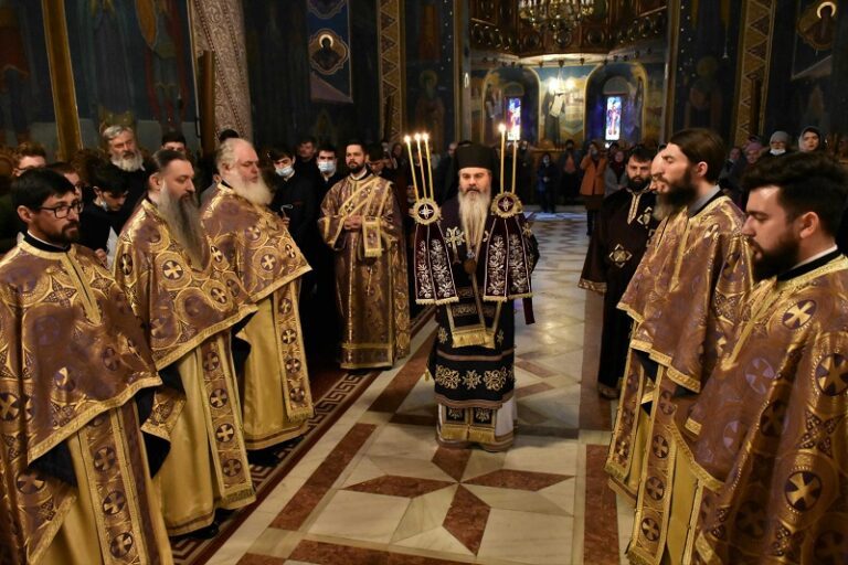 Episcopul Hușilor îi îndeamnă pe credincioșii vasluieni să fie mai puțini răzbunători! „Diavolul se așază în noi”, spune PS Ignatie