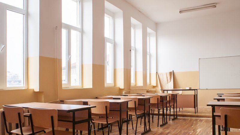Sunt peste 70 de școli și licee care vor funcționa în scenariul roșu, începând de luni! Toate școlile și grădinițele din comuna Banca, pe roșu! (LISTĂ) 1 scoli inchise
