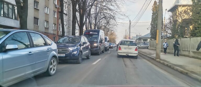 Începe o nouă zi! Pregătiți-vă sufletește pentru un trafic bară la bară în strada Donici!