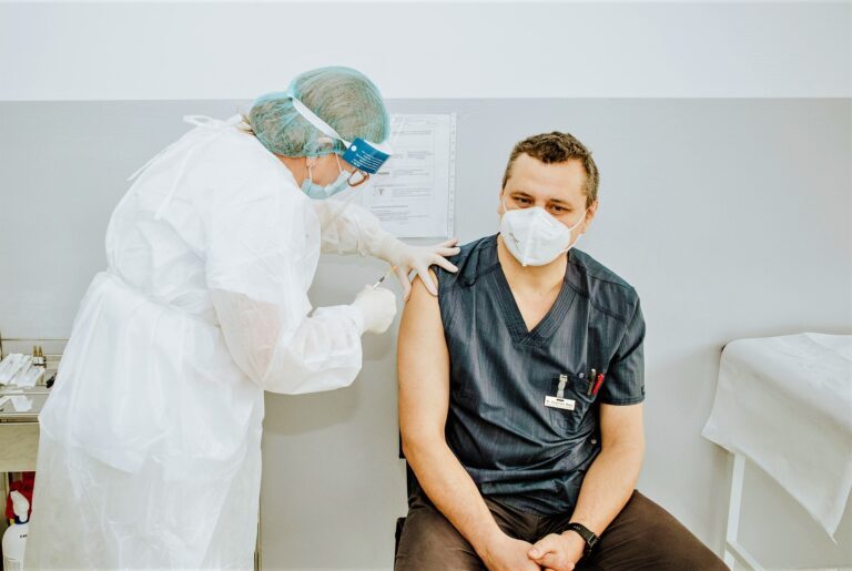 ULTIMA ORĂ: Zecile de mii de moldoveni din Vaslui se pot vaccina în țară! Între 13.00 și 15.00, vă puteți înscrie pe listele de așteptare!