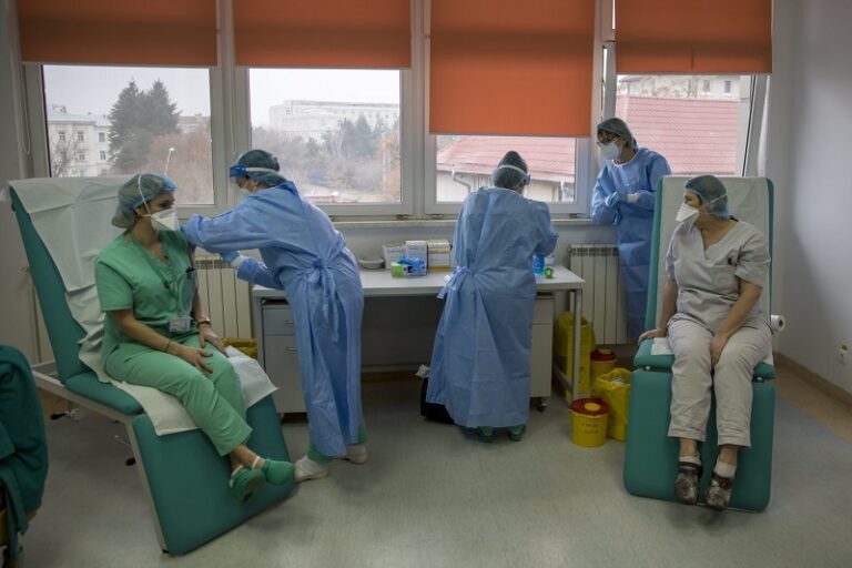 Avem 14.600 de vasluieni infectați cu Covid 19 și doar 13.600 care au primit ambele doze de vaccin!