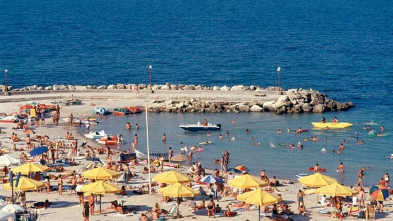 Vestea pe care o așteptau mii de angajați din județul Vaslui! Vouchere de vacanță pentru cei de la privat!