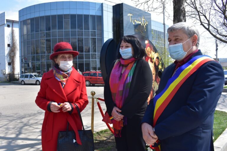 ACUM Monument-simbol în memoria marelui pictor Nicolae Tonița! Primarul Bârladului, Dumitru Boroș, la inaugurare!