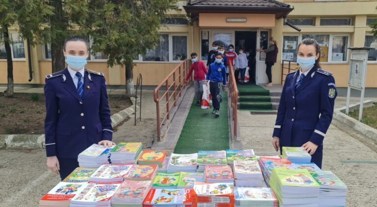 Copiii Centrului Școlar pentru Educație Incluzivă Negrești au primit cadouri de la polițiști