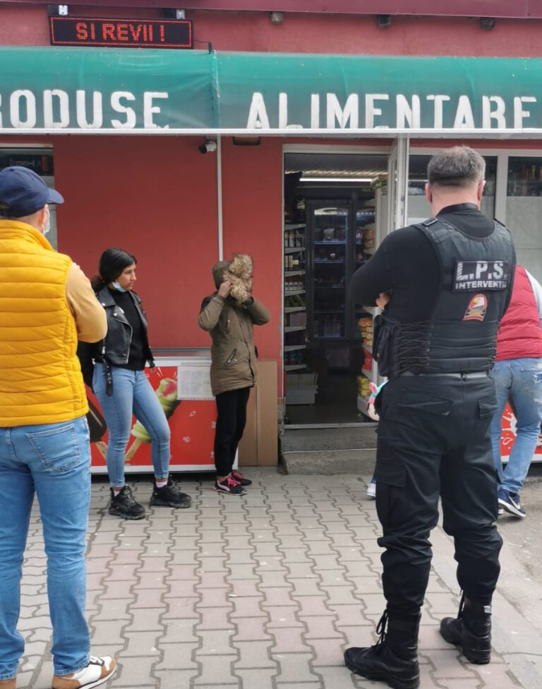 Doua hoate prinse în flagrant de angajatii unui magazin, în timp ce furau înghetatã