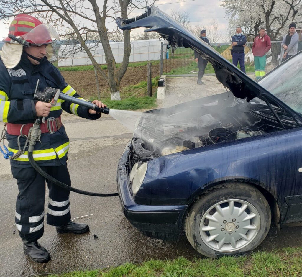 Un autoturism a ars ca o torta, la Negresti! Masina este distrusa în totalitate! 1 WhatsApp Image 2021 04 22 at 18.08.04 1