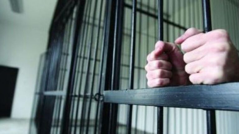 Tupeu de criminali. Trimisi dupã gratii dupã ce si-au ucis unchiul, fratii Axinte de la Rosiesti vor revizuirea pedepsei