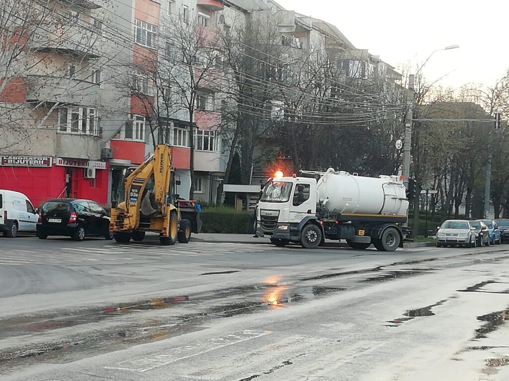 ACUM Avarie majoră la rețeaua de apă a Vasluiului! Două mari cartiere, fără apă! 1 avarie aquavas
