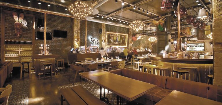 Vestea așteptată de zeci de patroni de baruri și restaurante din județ! Vezi în ce condiții barurile și restaurantele vor fi deschise fără probleme!