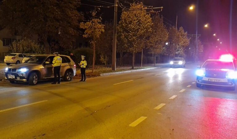 42 de vasluieni au fost prinsi pe drumuri, noaptea, în week-end! Vezi ce amenzi au încasat!