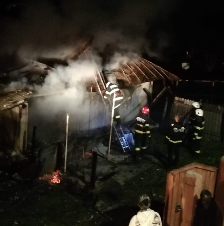 O casă din comuna Epureni s-a făcut scrum, noaptea trecută! Dezastrul a pornit de la o țigară!
