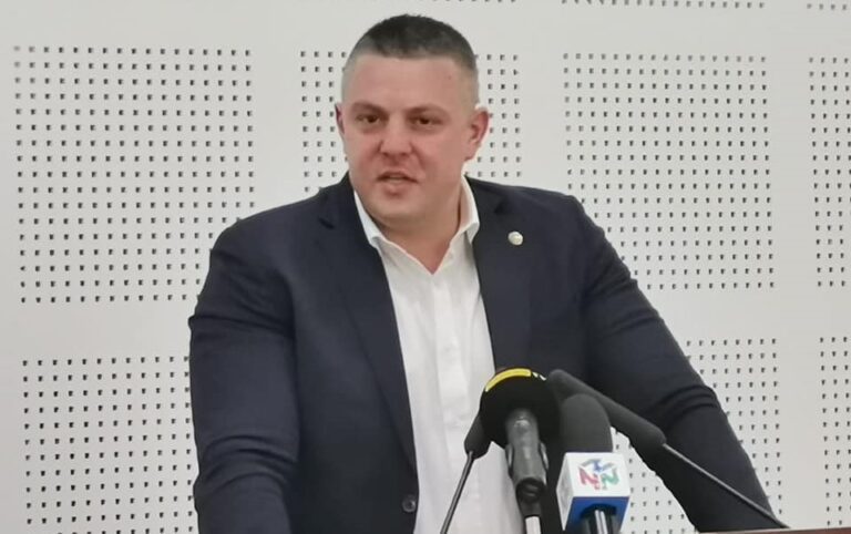 Mii de angajati ai firmelor mici din judetul Vaslui, la mâna patronilor! “Sunt lãsati oamenii fãrã apãrare”, spune deputatul Popica