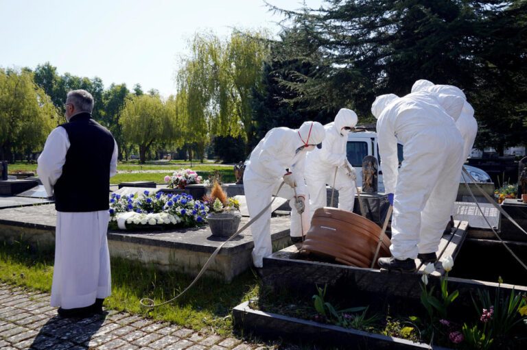 O familie din Albești nu-și poate înmormânta soțul și tatăl, mort la Bârlad! Un fiu de-al satului a sărit în ajutor!