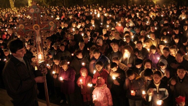 Zeci de mii de ortodocsi din judet asteaptã Lumina Sfântã! Iatã în ce conditii se vor organiza slujbele religioase, în noaptea de Înviere!