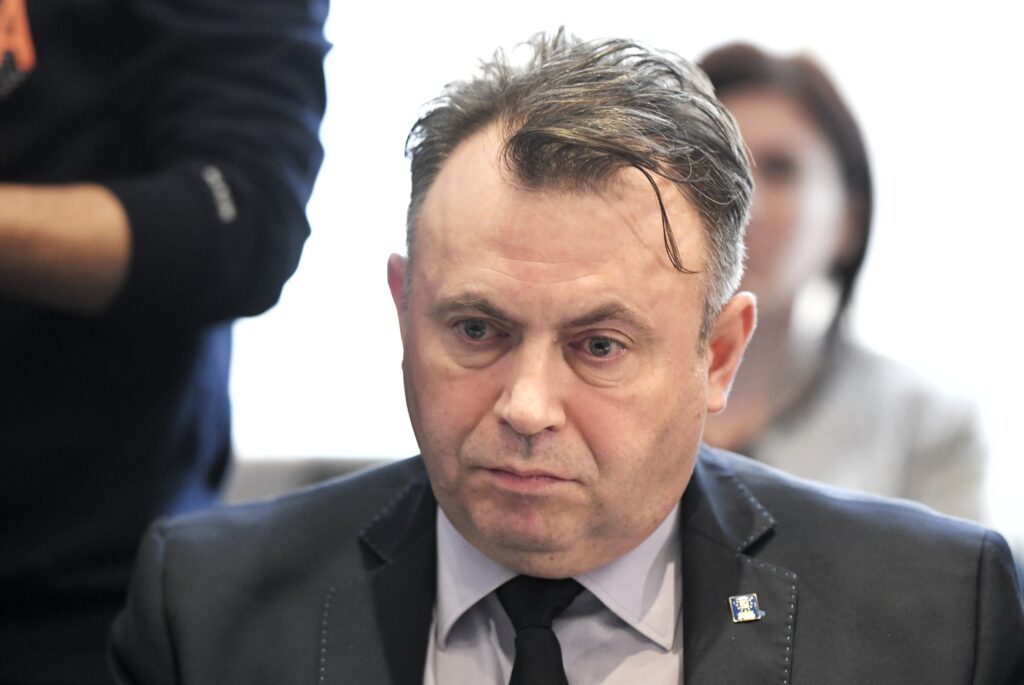 Stire Active News: “Derapaj total al fostului ministru al Sãnãtãtii, Nelu Tãtaru”! Declarație halucinanta a lui Tătaru! (VIDEO) 1 tataru