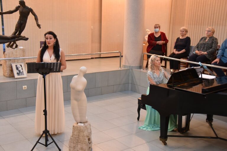 Soprana Mădălina Bourceanu, în recital la Pavilionul Muzeal ”Marcel Guguianu” din Bârlad