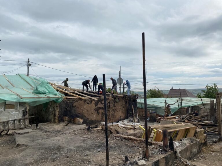 Jandarmii dau o mânã de ajutor victimelor incendiului de la Bârlad