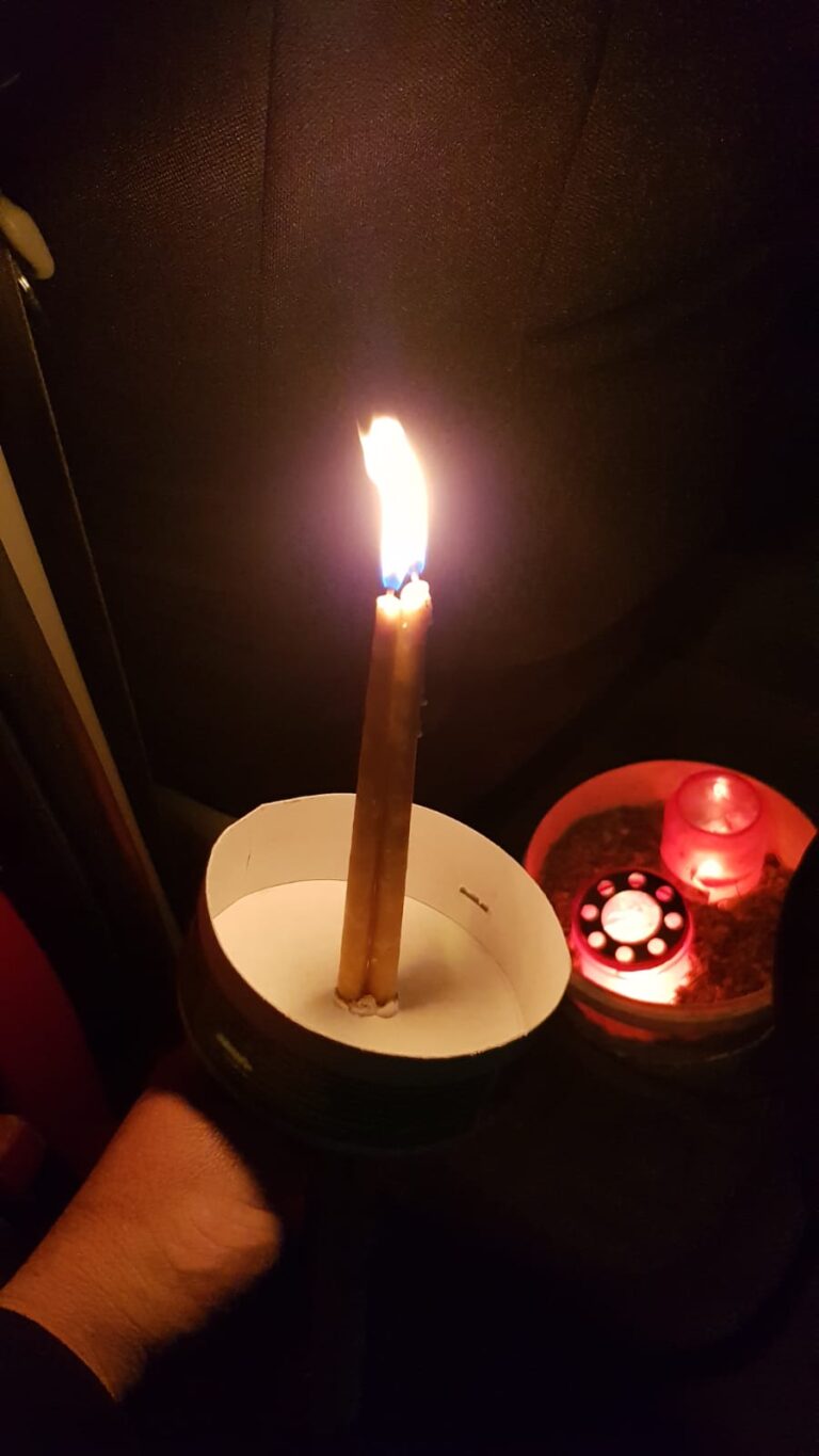 Lumina Sfântă de la Ierusalim, adusă la Mănăstirea Florești de un ambulanțier vasluian!