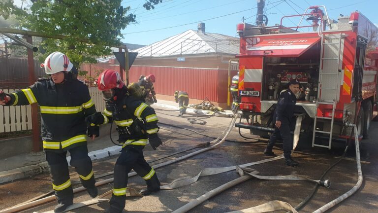 VIDEO Primele IMAGINI de la incendiul devastator din Bârlad! Mobilizare GENERALĂ a bârlădenilor!