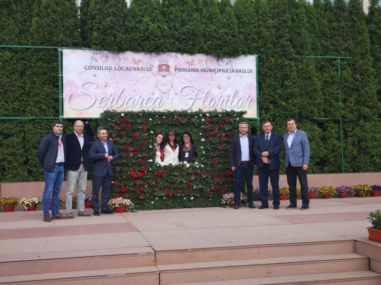 A V-a editie a Festivalului Florilor deschis de primarul Vasile Pavãl! Vasluienii sunt asteptati în Centrul Civic