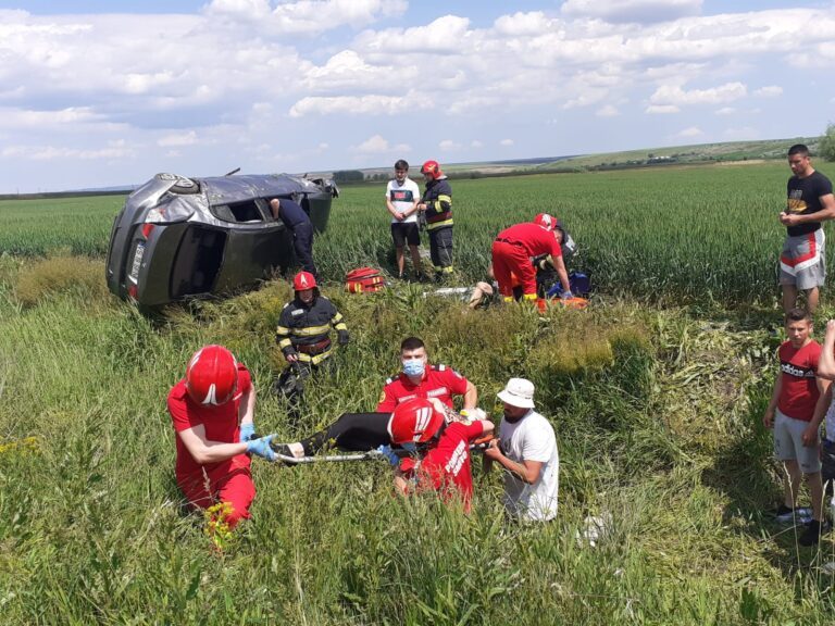 Teribilismul i-a adus la un pas de moarte! Accident cu trei victime la Crivesti