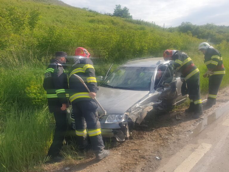 Grav accident la Puscasi! Trei persoane au ajuns la spital