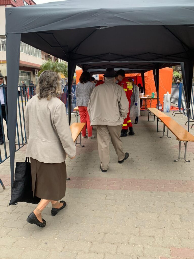 Maratonul de vaccinare de la Bârlad, un succes total al Primăriei municipale! Vin tot mai mulți locuitori din sate! 6 WhatsApp Image 2021 05 30 at 10.30.59