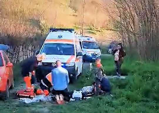 VIDEO Momente dramatice de la accidentul din Bunești! Un autoturism a trecut peste un tânãr de 17 ani