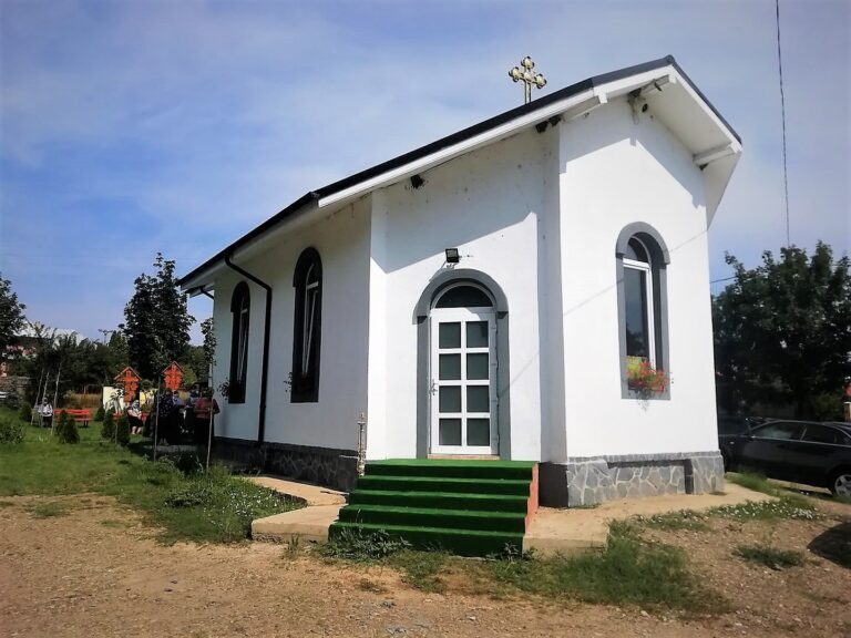 Minunea Învierii se va săvârși și în capela de la DGASPC Vaslui! Aseară, credincioșii au trecut prin Sfântul Aer!