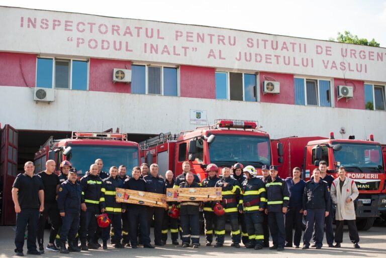Doi salvatori de la ISU Vaslui au ieșit la pensie, în aplauzele colegilor! Vă dorim ani liniștiți și sănătate!