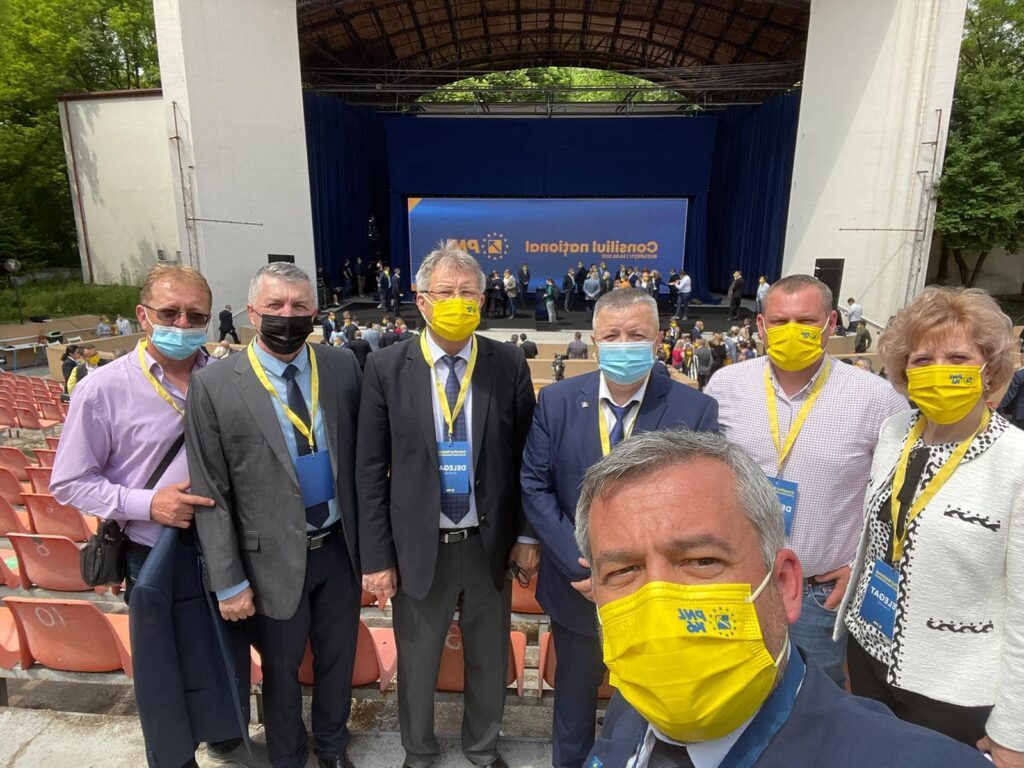 Ei sunt liberalii care vor juca după cum le cântă Tătaru! Președintele PNL Vaslui mai conduce doar o mână de liberali! 1 liberali tataru