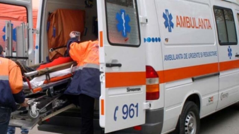 Un nemernic si-a stropit sotia cu benzina si i-a dat foc! Criminalul a fugit de acasa!