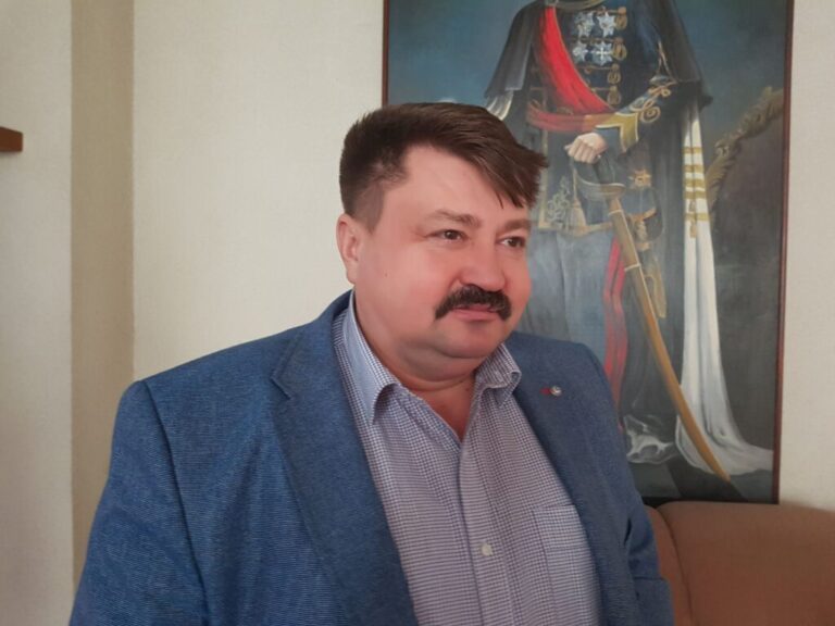Fostul sef al IPJ Vaslui, comisarul-sef pensionar Petru Maximiuc, director la Comcereal! Are salariu de 2.000 de euro pe lunã!
