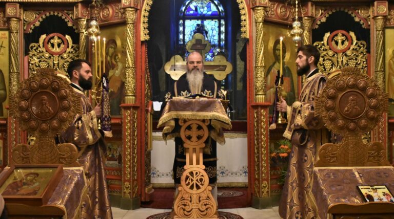 PS Ignatie: „Oricât de netrebnici am fi, oricât de revoltați și de îmbătați de iluzia că am putea să Îl ucidem pe Dumnezeu, El rămâne, în continuare, cu brațele deschise”