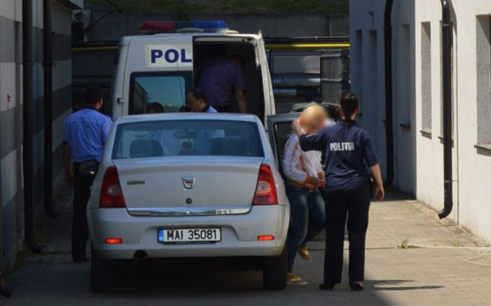 Femeia care si-a spintecat concubinul a încercat sã musamalizeze crima