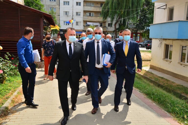 Nu vă este jenă, dle Tătaru? În septembrie 2020, îl ridicați în slăvi pe Arcăleanu la CJ Vaslui, iar acum asistați la lăturile aruncate spre colegul dvs?
