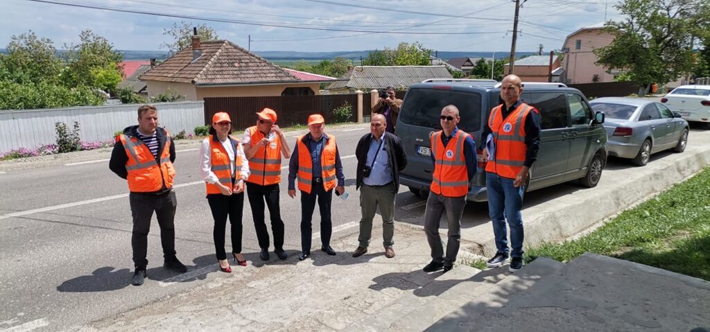 FOTO Peste 5,6 km de drum asfaltat, marca Viacons Rutier, inaugurati la Stãnilesti 4 196291313 4407344385965409 1293250734726538 n 1