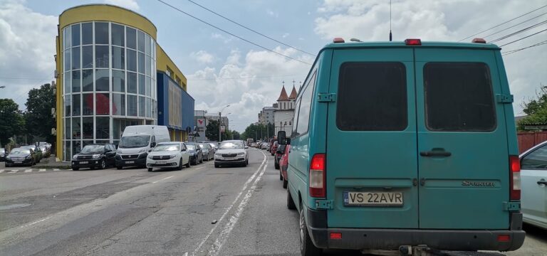 Răbdare și tutun, circulația în Vaslui este insuportabilă! Se circulă bară la bară!
