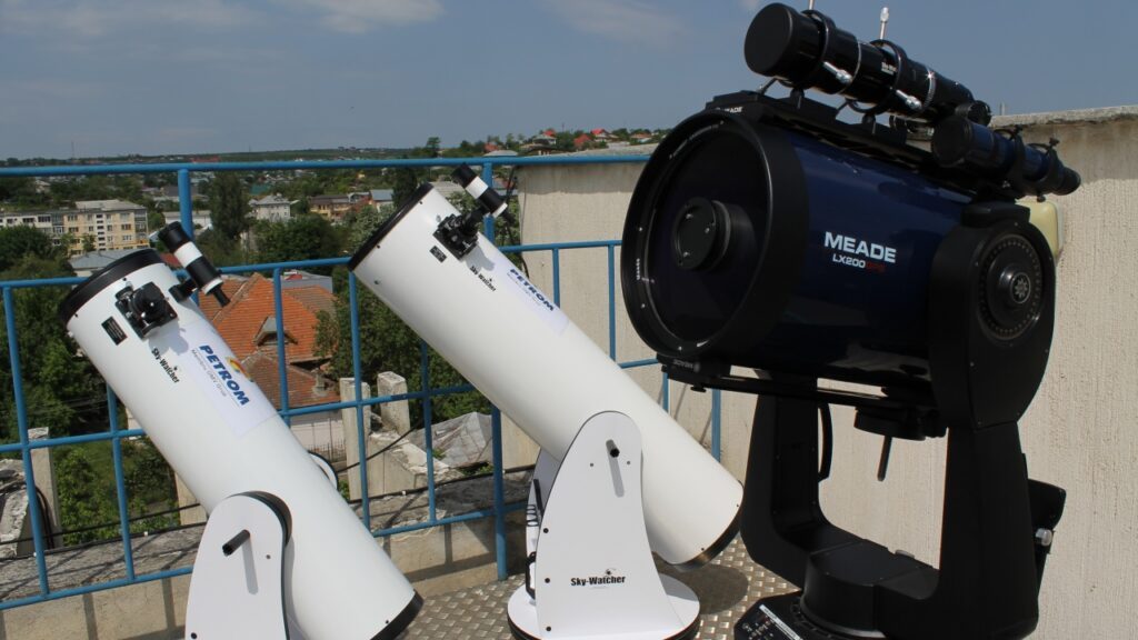 EVENIMENT LA BÂRLAD Ediția a IX-a a Școlii de vară de astronomie „Descoperă Universul” începe astăzi, de la ora 19.00 1 Observator Astronomic