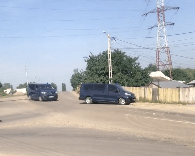 VIDEO…Doi frați au fost reținuți în urma descinderilor de astăzi dimineață, din Zona Industrială